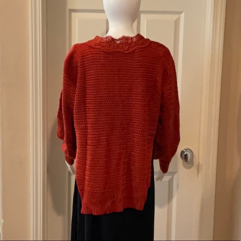 Red contrast lace split hem long sleeve sweater. - Picture 6 of 7